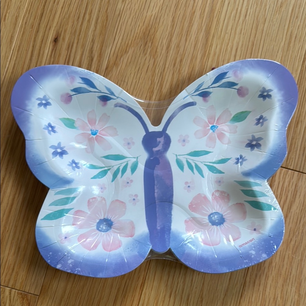 NWT Butterfly and floral 7 inch paper plates. 8 per package